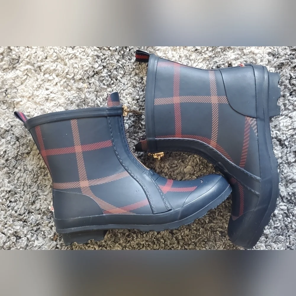 Tommy Hilfiger TWRYANN2 Rain Boots Green Blue Plaid Front Zip‎ Womens Size 9